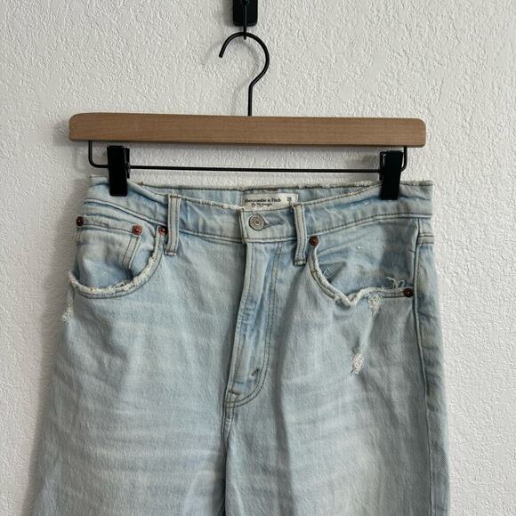 Abercrombie & Fitch Ultra High Rise 90s Straight Denim Jean Light Wash 26 Petite - Picture 6 of 13